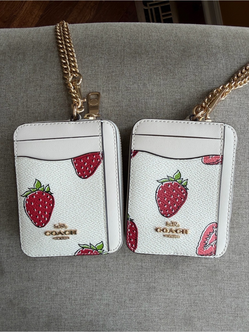 NWT！1PC COACH ZIP CARD CASE WITH STRAWBERRY PRINT（COACH CAR32）fast shipping